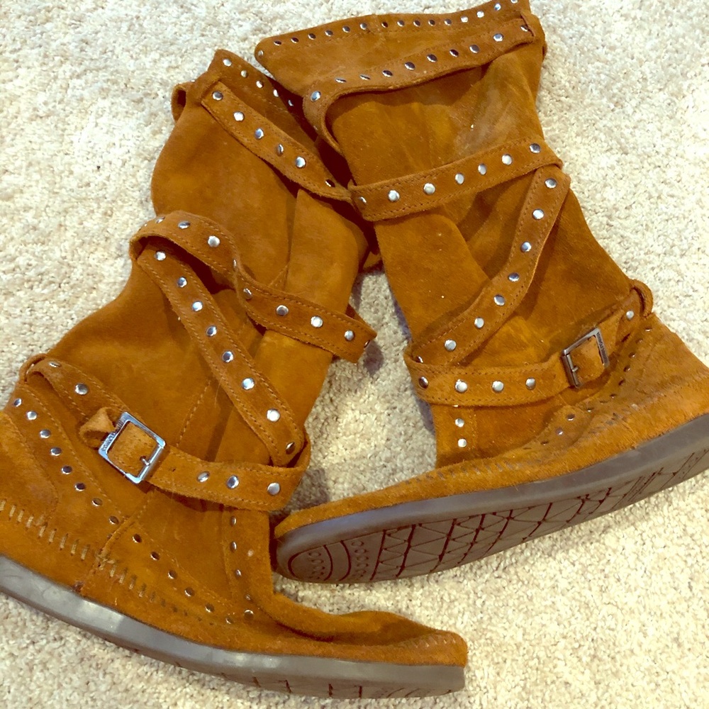 Minnetonka boots size 9